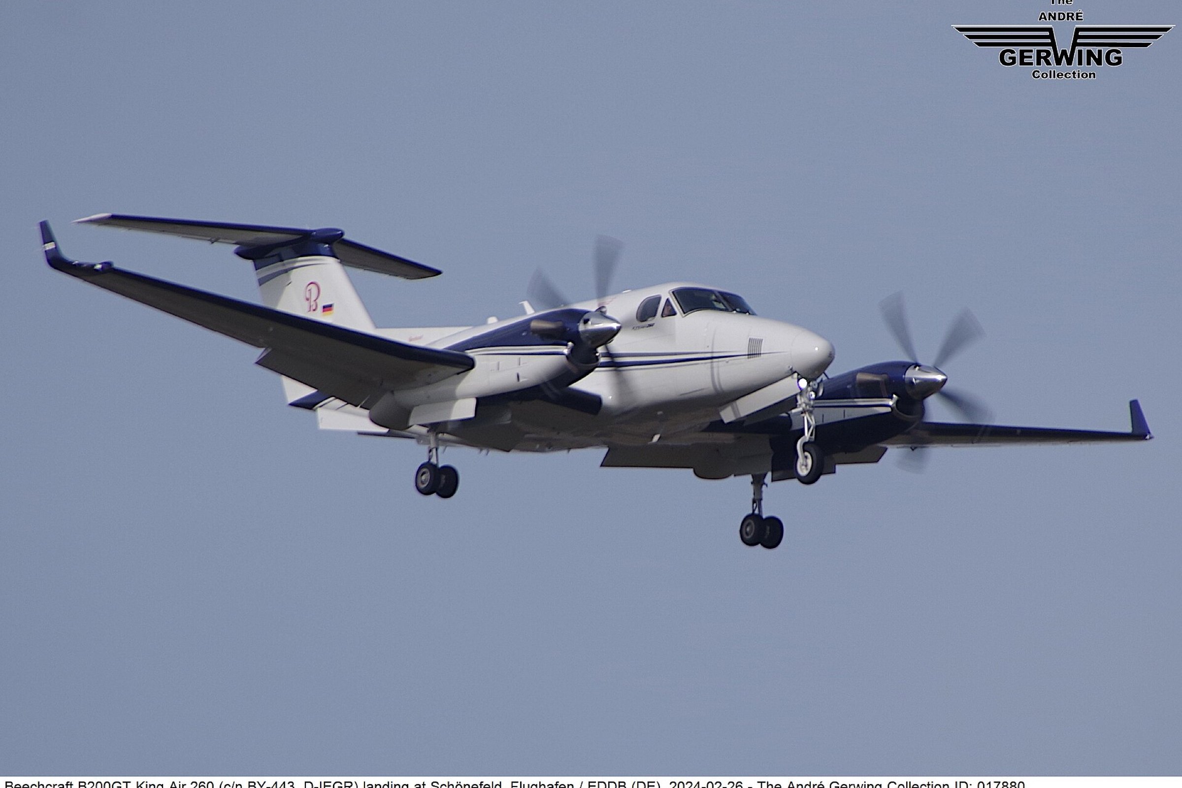 Beechcraft King Air 260, exterior photo