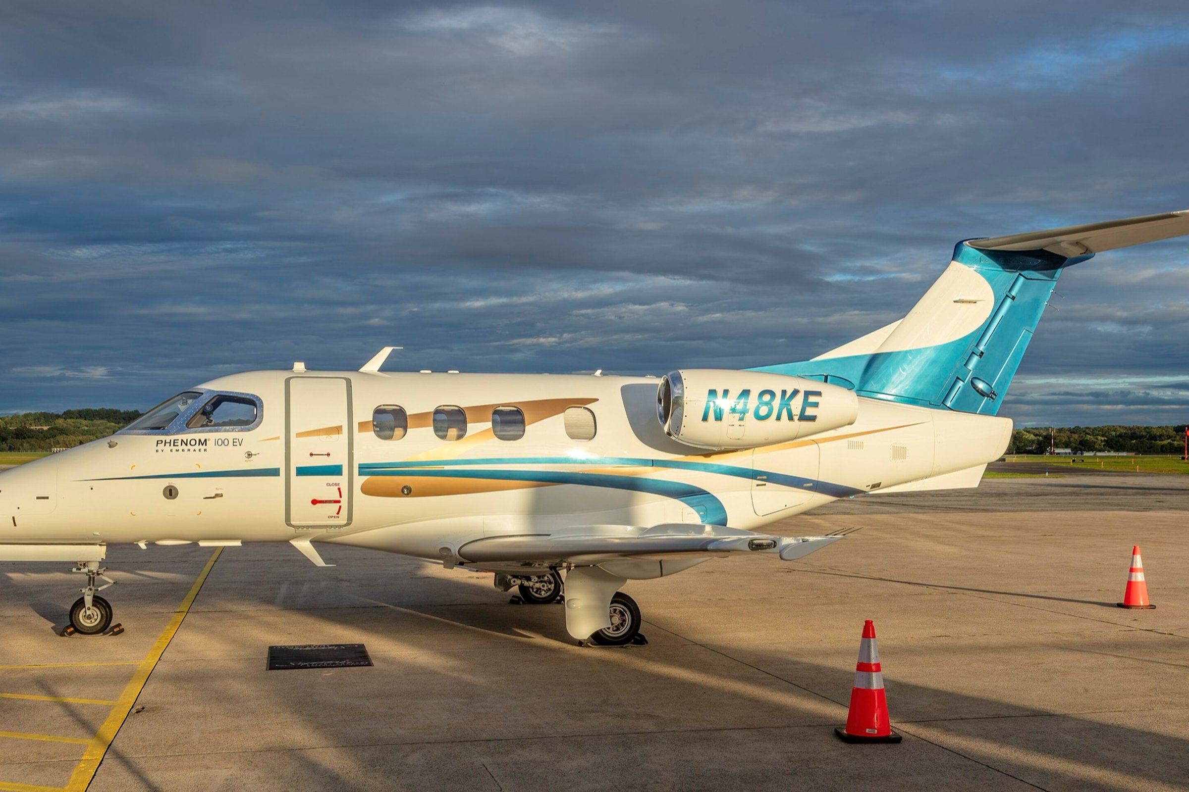 Embraer Phenom 100, exterior photo