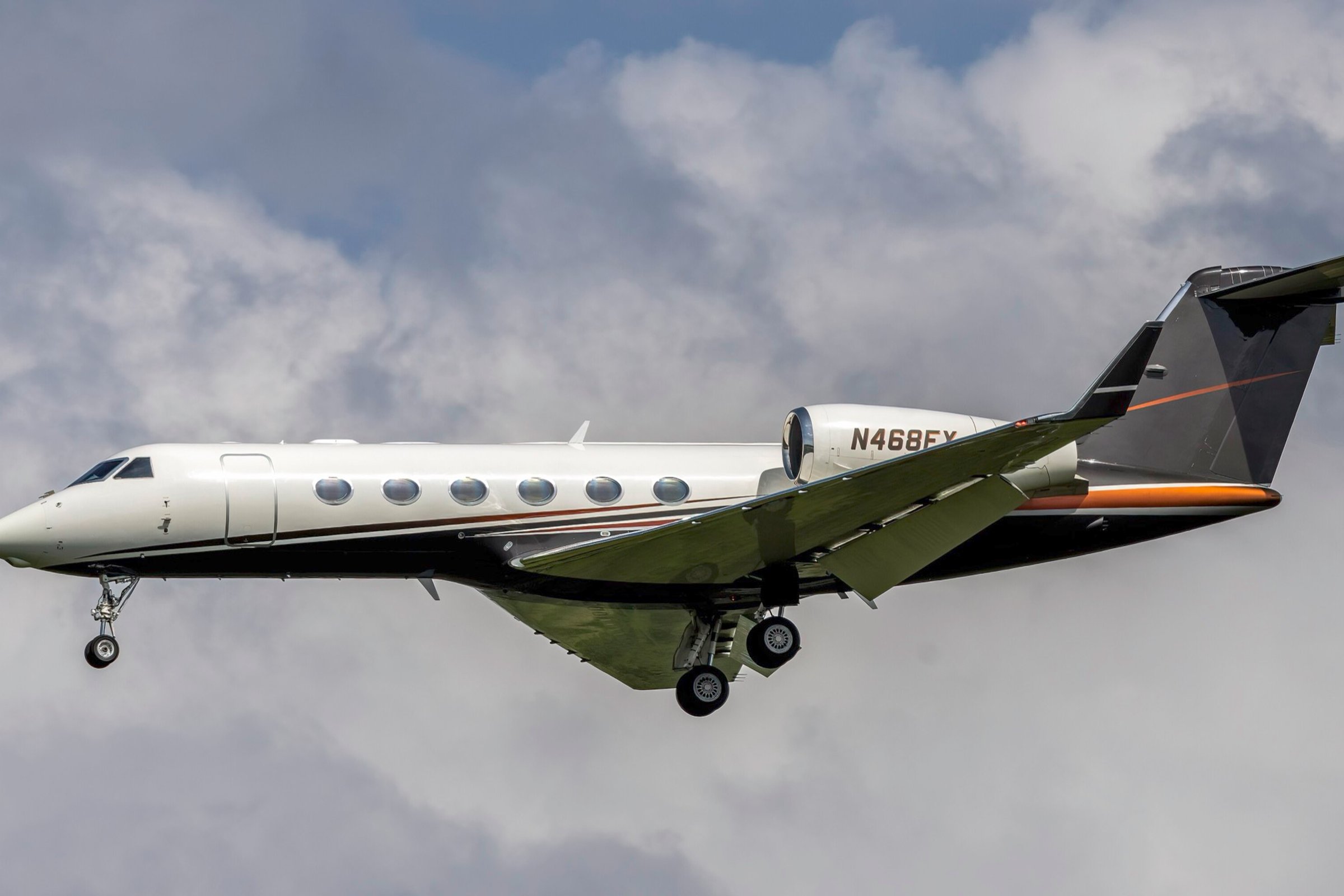 Gulfstream G450, exterior photo